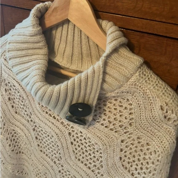 Cozy beige stitch pullover knit  poncho - Picture 3 of 4